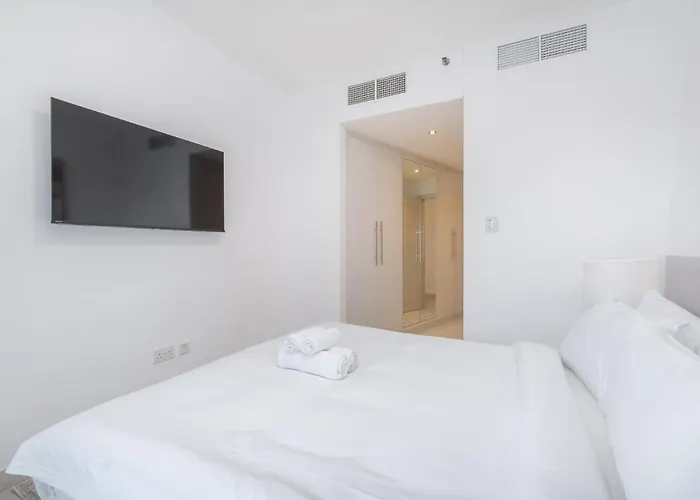 Marina Views And A 3 Bedroom Apartment In Dubai Marina
